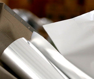 Élongation élevée inodore de petit pain de papier d'aluminium de catégorie comestible pour la restauration extérieure
